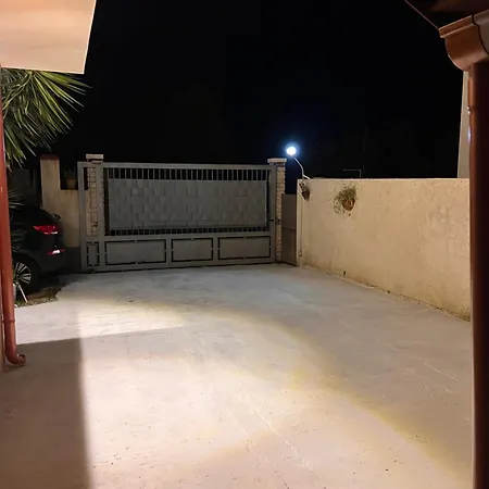 The Blue Window - - 300m From Sea Bed and breakfast
