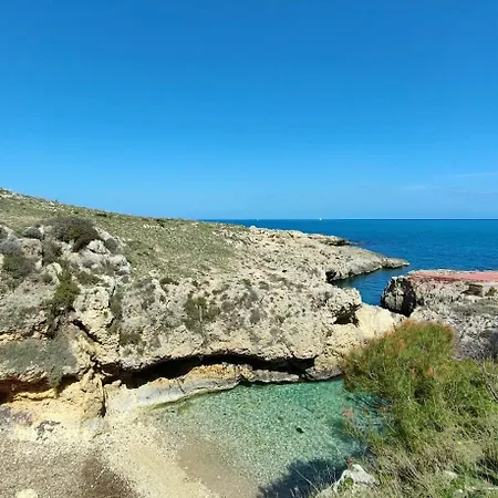 The Blue Window - - 300m From Sea Bed and breakfast Augusta