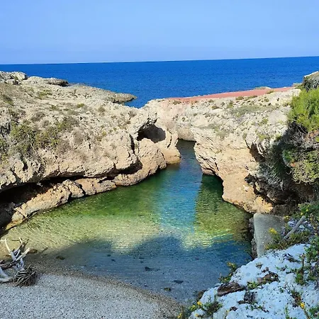 The Blue Window - - 300m From Sea Bed and breakfast *