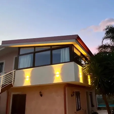 The Blue Window - - 300m From Sea Bed and breakfast Augusta